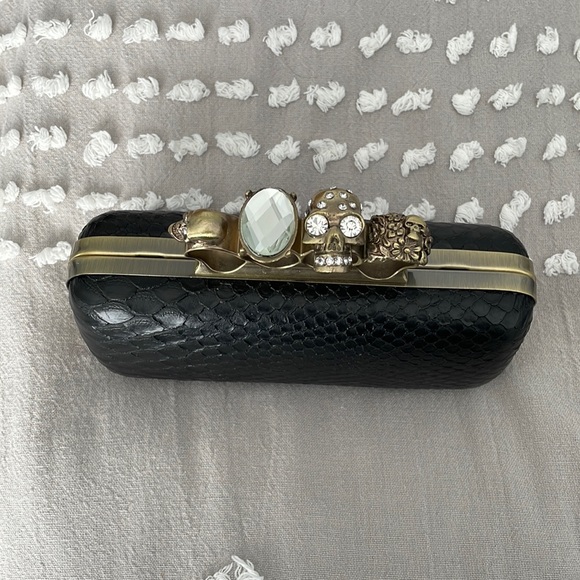 Black Clutch - Picture 1 of 5